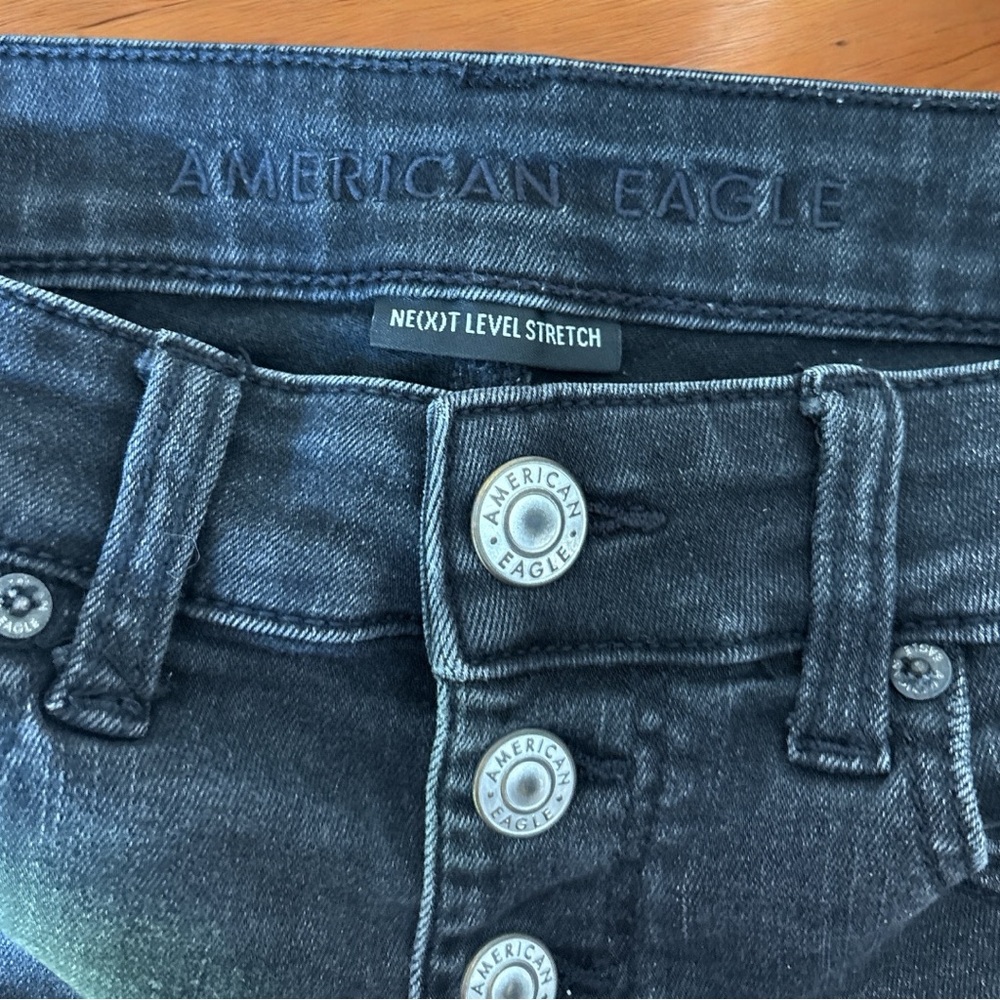 American Eagle NE(X)T Level Stretch Button Up Black Denim Shorts Size 6 - Picture 3 of 5